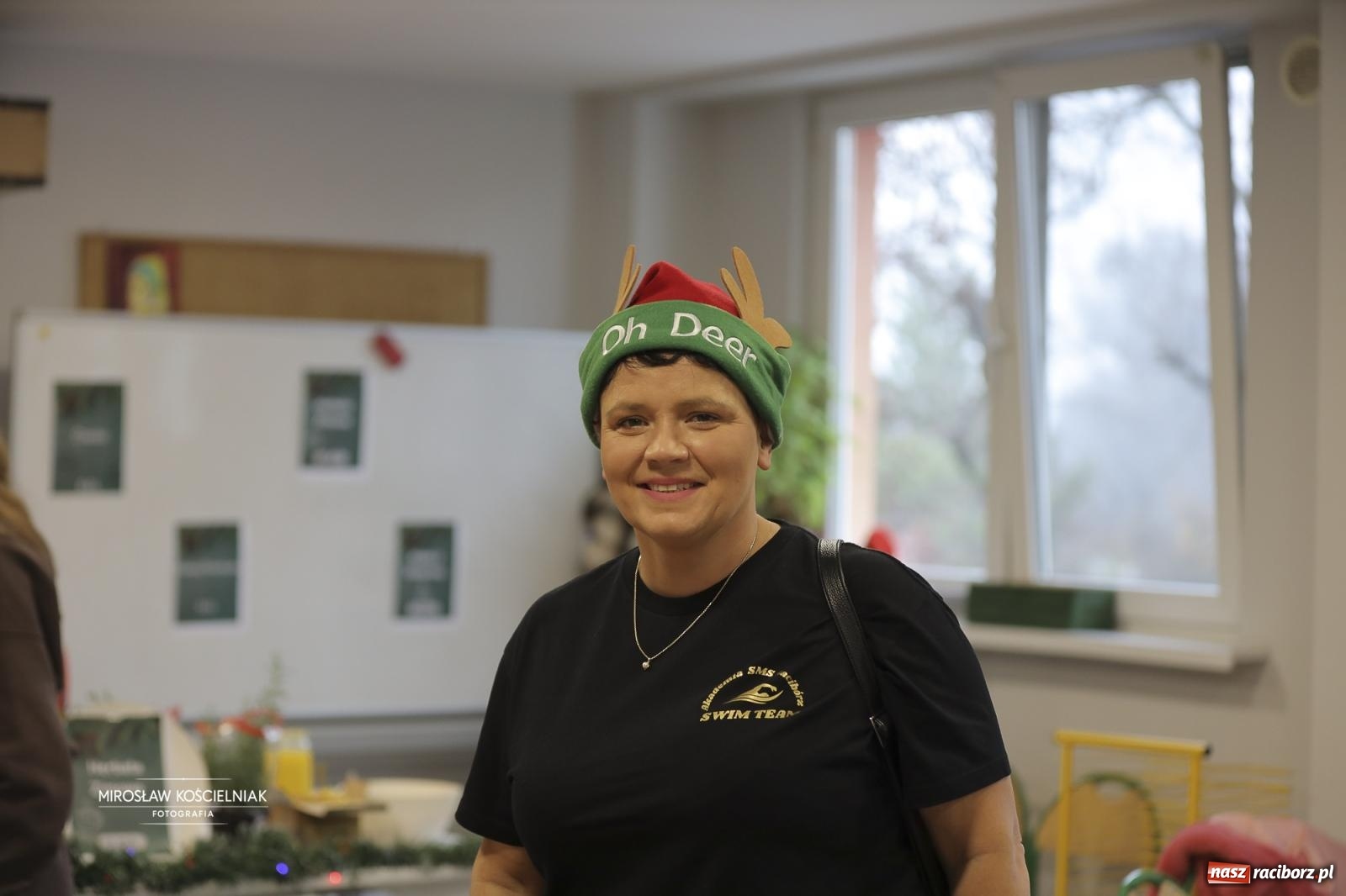 Zdjęcie w galerii na portalu naszraciborz.pl: XII Mikołajkowe Zawody Pływackie i jarmark z ZSOMS [FOTO i WIDEO] wiadomości z regionu