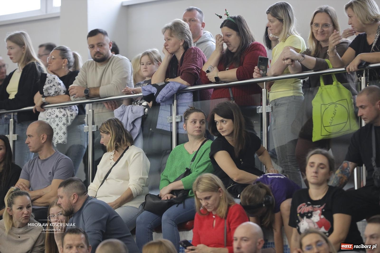 Zdjęcie w galerii na portalu naszraciborz.pl: XII Mikołajkowe Zawody Pływackie i jarmark z ZSOMS [FOTO i WIDEO] wiadomości z regionu