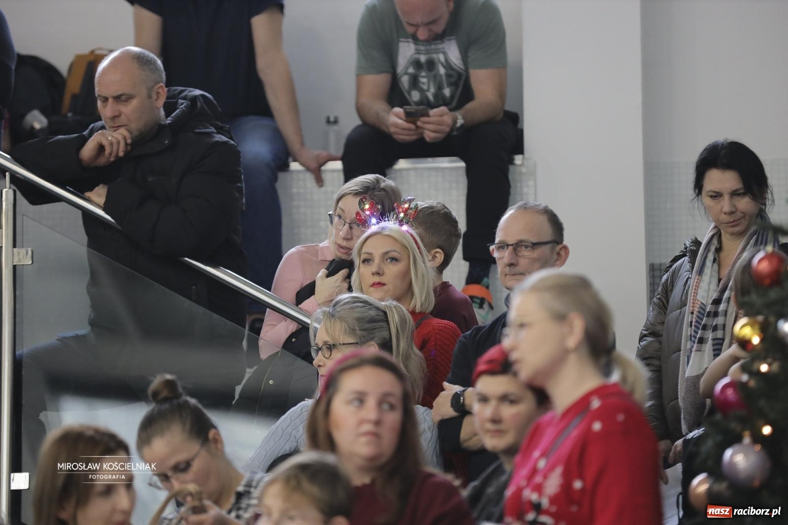 Zdjęcie w galerii na portalu naszraciborz.pl: XII Mikołajkowe Zawody Pływackie i jarmark z ZSOMS [FOTO i WIDEO] wiadomości z regionu