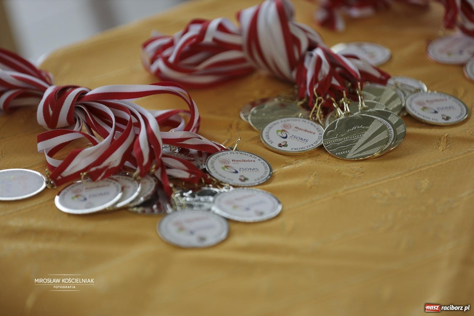 Zdjęcie w galerii na portalu naszraciborz.pl: XII Mikołajkowe Zawody Pływackie i jarmark z ZSOMS [FOTO i WIDEO] wiadomości z regionu