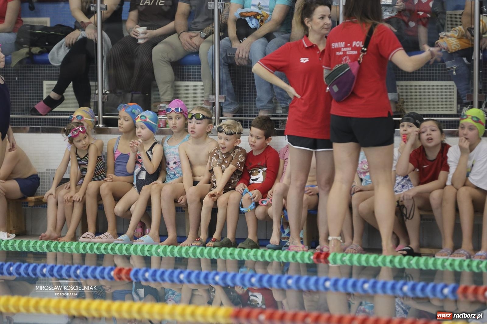 Zdjęcie w galerii na portalu naszraciborz.pl: XII Mikołajkowe Zawody Pływackie i jarmark z ZSOMS [FOTO i WIDEO] wiadomości z regionu