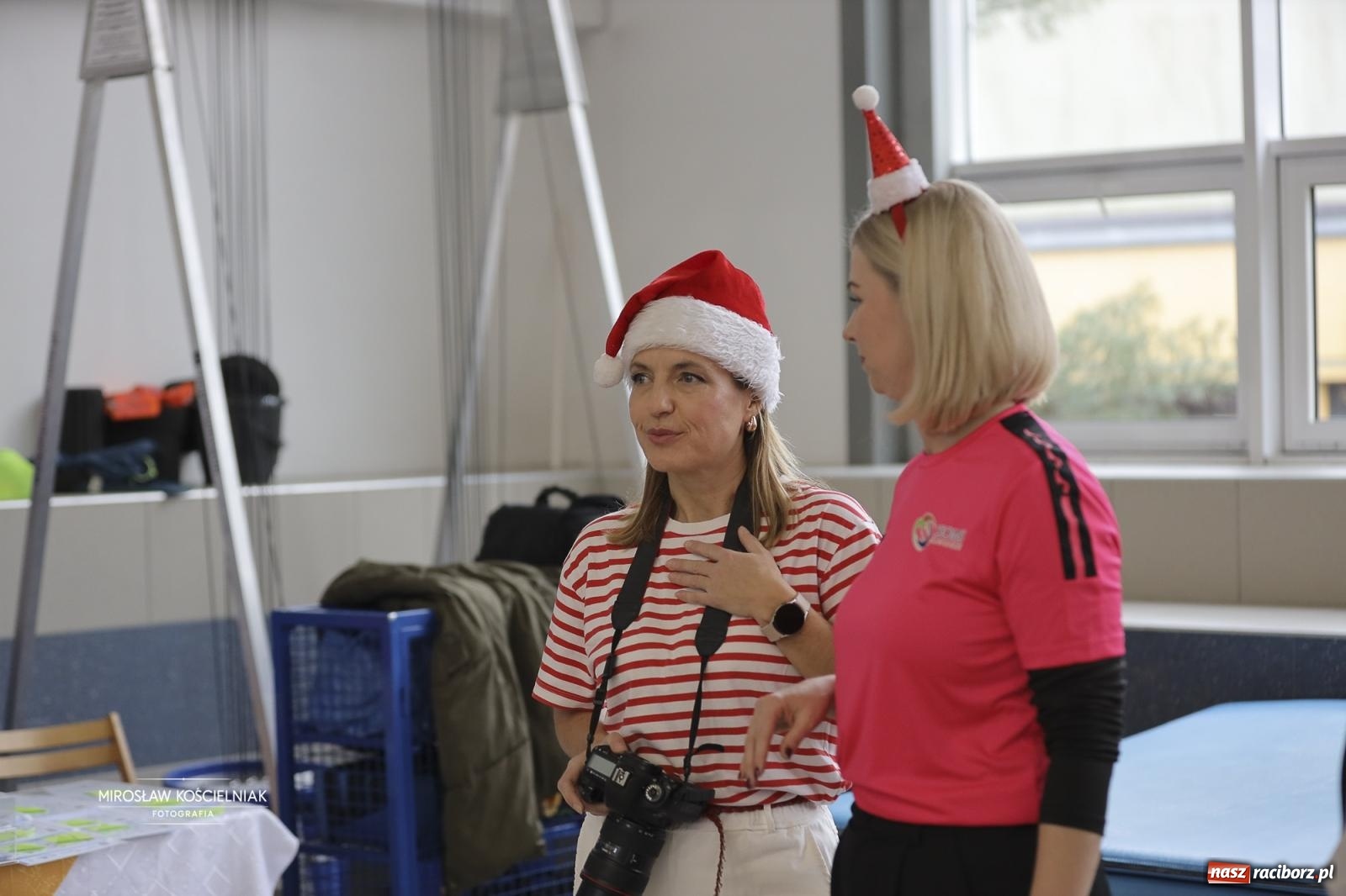 Zdjęcie w galerii na portalu naszraciborz.pl: XII Mikołajkowe Zawody Pływackie i jarmark z ZSOMS [FOTO i WIDEO] wiadomości z regionu