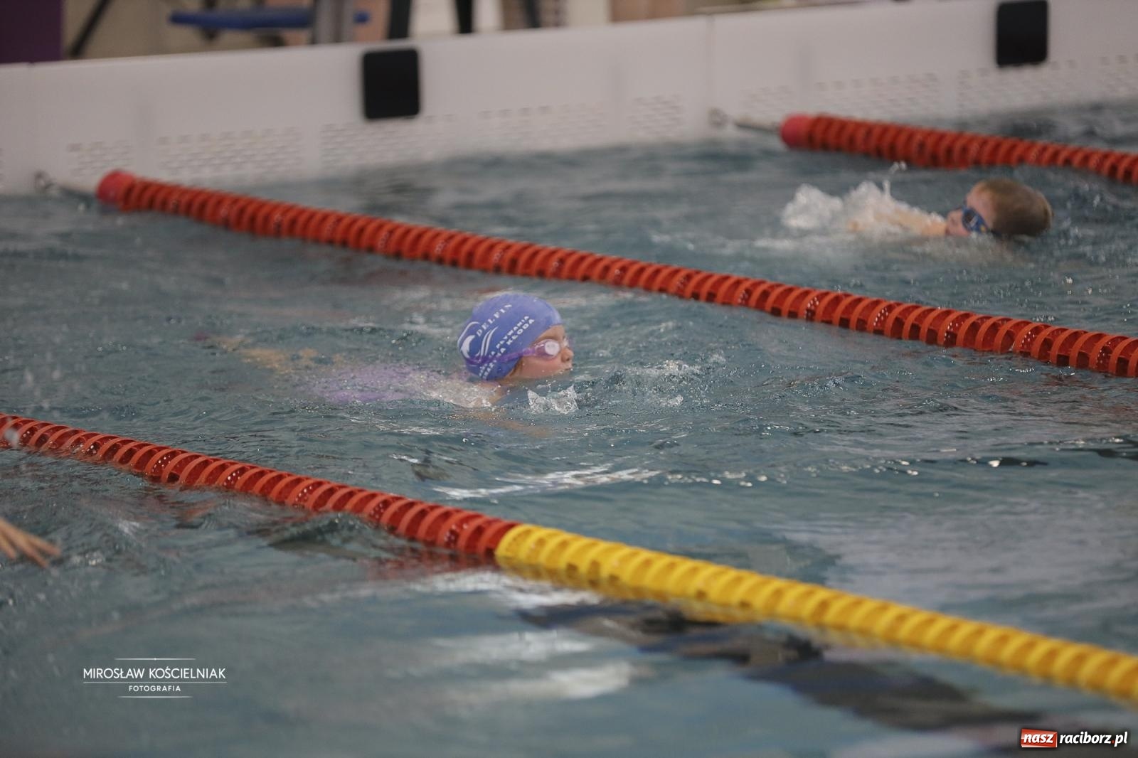 Zdjęcie w galerii na portalu naszraciborz.pl: XII Mikołajkowe Zawody Pływackie i jarmark z ZSOMS [FOTO i WIDEO] wiadomości z regionu