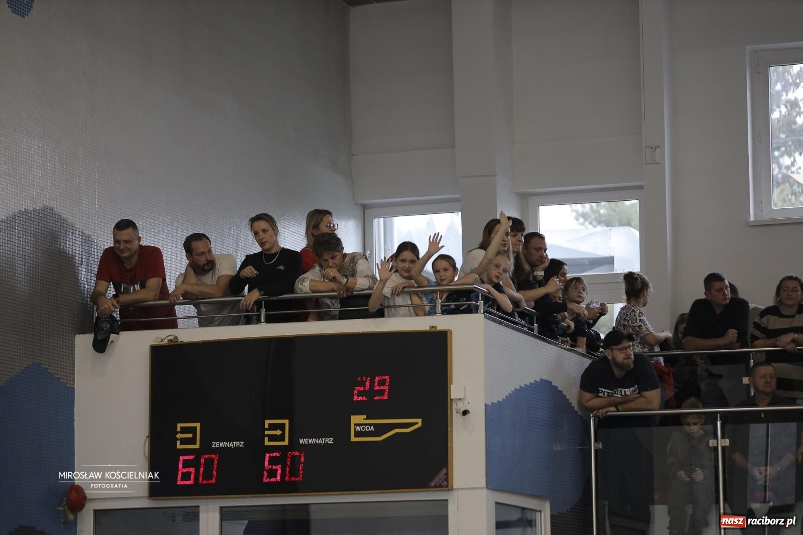 Zdjęcie w galerii na portalu naszraciborz.pl: XII Mikołajkowe Zawody Pływackie i jarmark z ZSOMS [FOTO i WIDEO] wiadomości z regionu