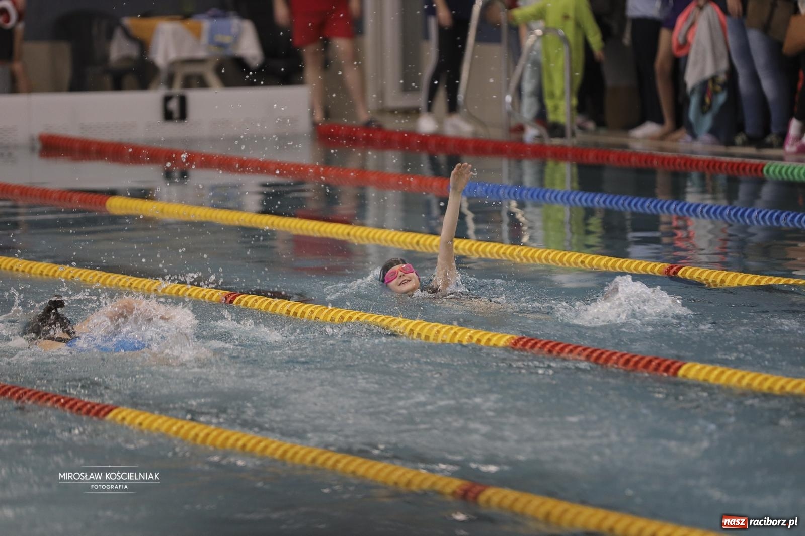 Zdjęcie w galerii na portalu naszraciborz.pl: XII Mikołajkowe Zawody Pływackie i jarmark z ZSOMS [FOTO i WIDEO] wiadomości z regionu