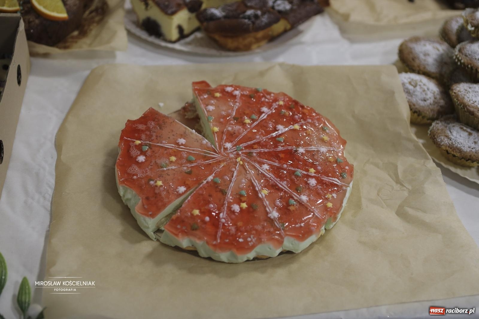 Zdjęcie w galerii na portalu naszraciborz.pl: XII Mikołajkowe Zawody Pływackie i jarmark z ZSOMS [FOTO i WIDEO] wiadomości z regionu