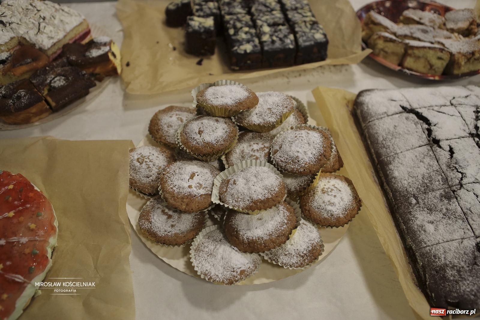 Zdjęcie w galerii na portalu naszraciborz.pl: XII Mikołajkowe Zawody Pływackie i jarmark z ZSOMS [FOTO i WIDEO] wiadomości z regionu