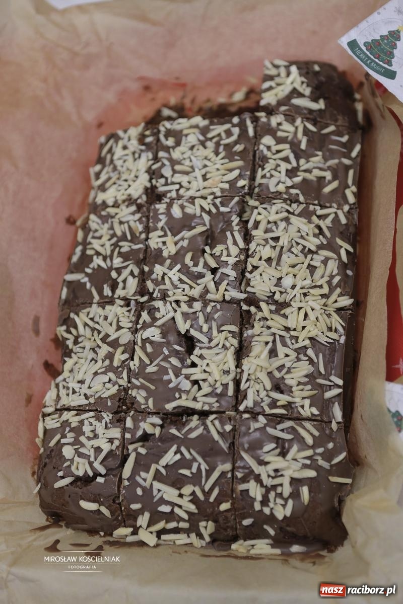 Zdjęcie w galerii na portalu naszraciborz.pl: XII Mikołajkowe Zawody Pływackie i jarmark z ZSOMS [FOTO i WIDEO] wiadomości z regionu