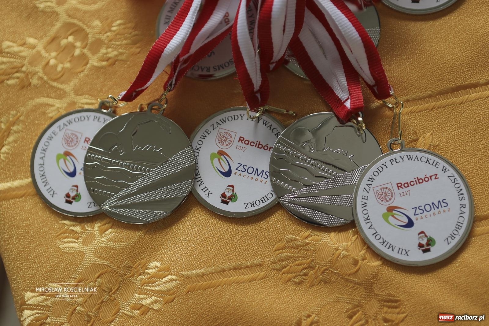 Zdjęcie w galerii na portalu naszraciborz.pl: XII Mikołajkowe Zawody Pływackie i jarmark z ZSOMS [FOTO i WIDEO] wiadomości z regionu