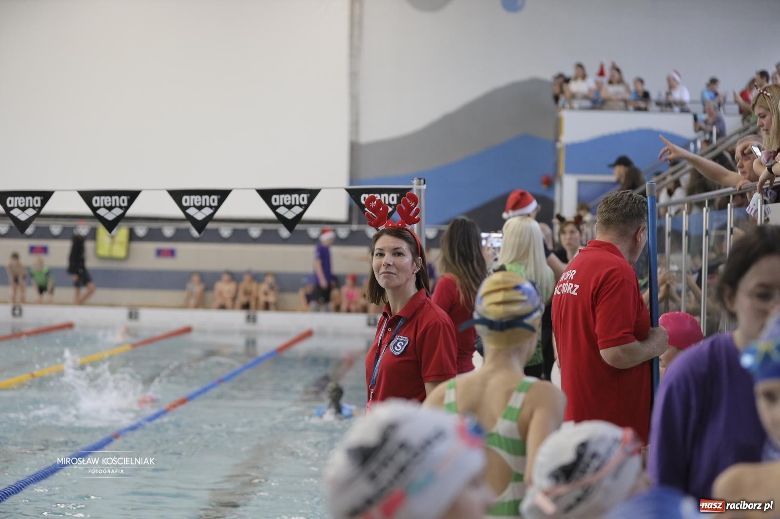 Zdjęcie w galerii na portalu naszraciborz.pl: XII Mikołajkowe Zawody Pływackie i jarmark z ZSOMS [FOTO i WIDEO] wiadomości z regionu