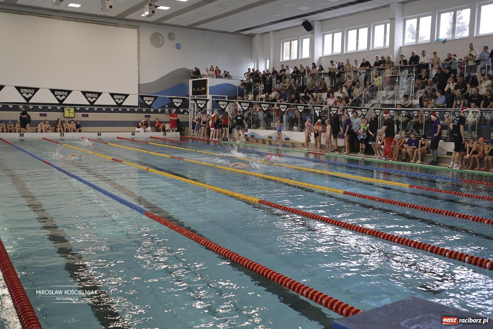 Zdjęcie w galerii na portalu naszraciborz.pl: XII Mikołajkowe Zawody Pływackie i jarmark z ZSOMS [FOTO i WIDEO] wiadomości z regionu