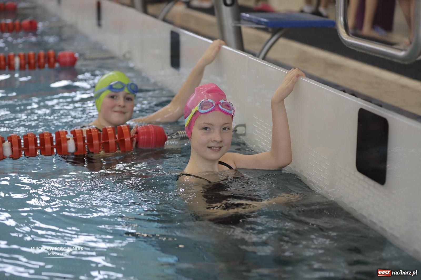 Zdjęcie w galerii na portalu naszraciborz.pl: XII Mikołajkowe Zawody Pływackie i jarmark z ZSOMS [FOTO i WIDEO] wiadomości z regionu