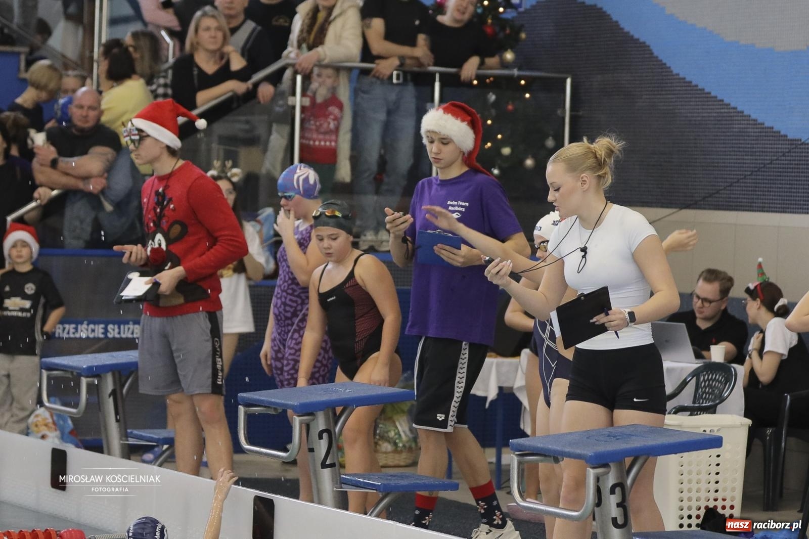 Zdjęcie w galerii na portalu naszraciborz.pl: XII Mikołajkowe Zawody Pływackie i jarmark z ZSOMS [FOTO i WIDEO] wiadomości z regionu