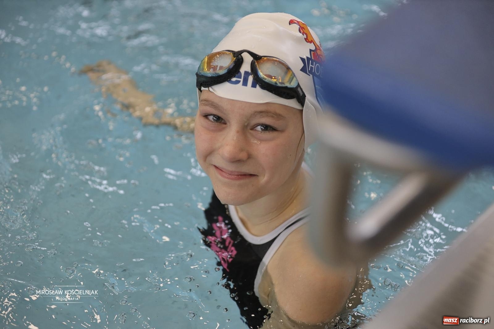 Zdjęcie w galerii na portalu naszraciborz.pl: XII Mikołajkowe Zawody Pływackie i jarmark z ZSOMS [FOTO i WIDEO] wiadomości z regionu