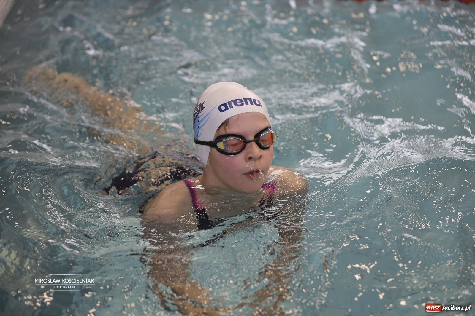 Zdjęcie w galerii na portalu naszraciborz.pl: XII Mikołajkowe Zawody Pływackie i jarmark z ZSOMS [FOTO i WIDEO] wiadomości z regionu