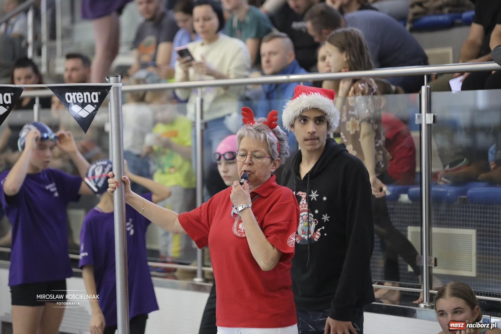 Zdjęcie w galerii na portalu naszraciborz.pl: XII Mikołajkowe Zawody Pływackie i jarmark z ZSOMS [FOTO i WIDEO] wiadomości z regionu