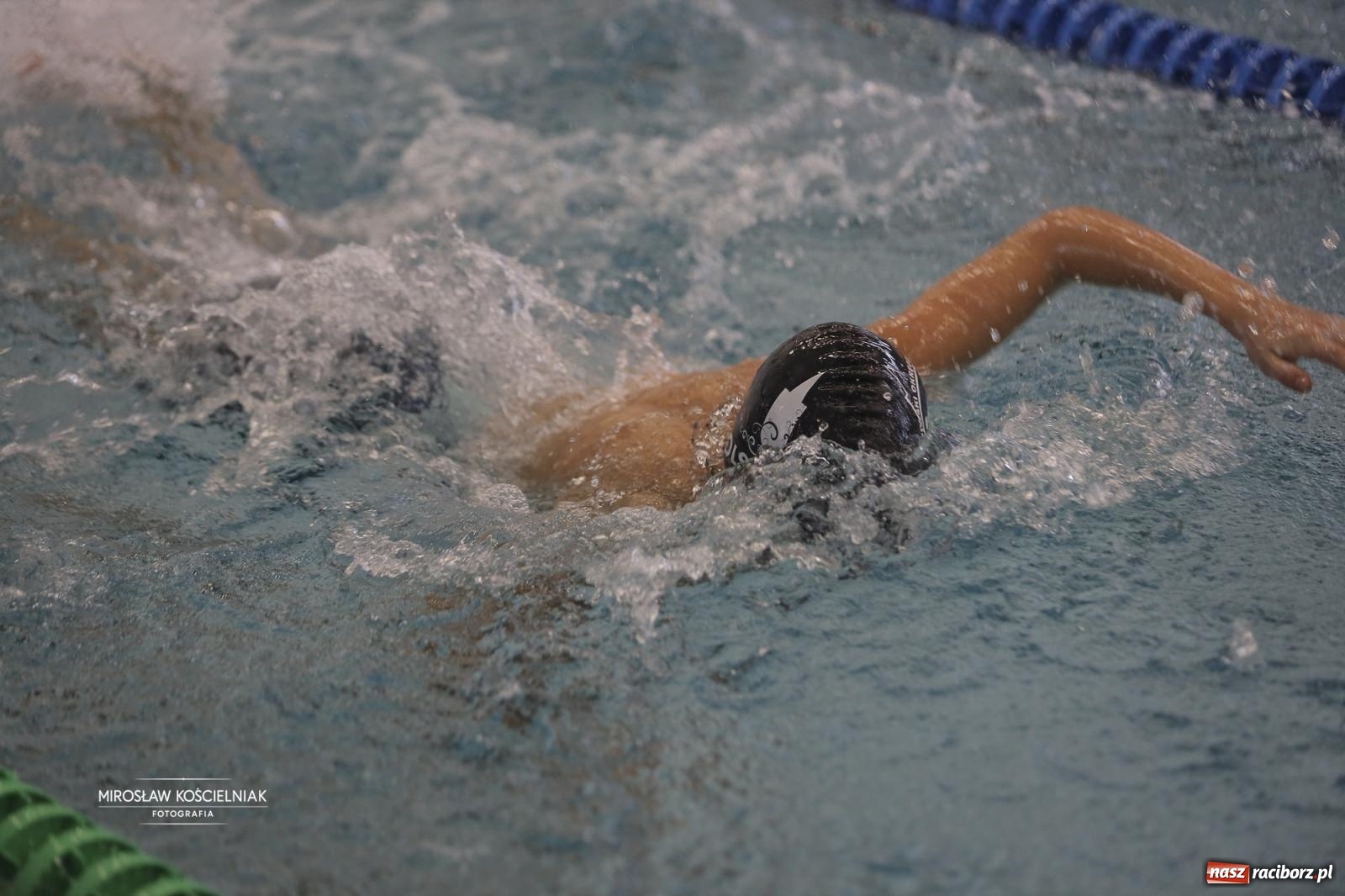 Zdjęcie w galerii na portalu naszraciborz.pl: XII Mikołajkowe Zawody Pływackie i jarmark z ZSOMS [FOTO i WIDEO] wiadomości z regionu