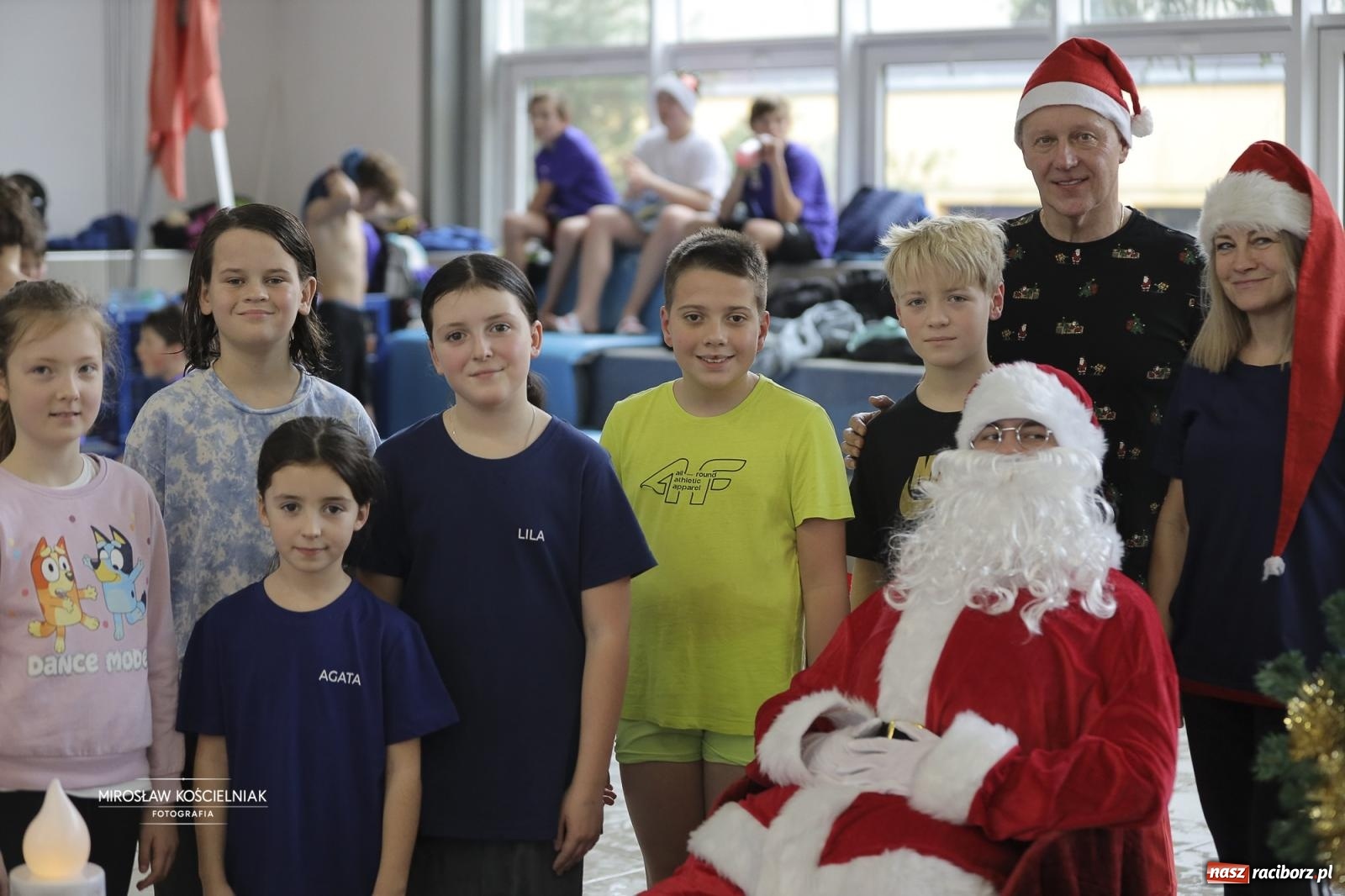 Zdjęcie w galerii na portalu naszraciborz.pl: XII Mikołajkowe Zawody Pływackie i jarmark z ZSOMS [FOTO i WIDEO] wiadomości z regionu