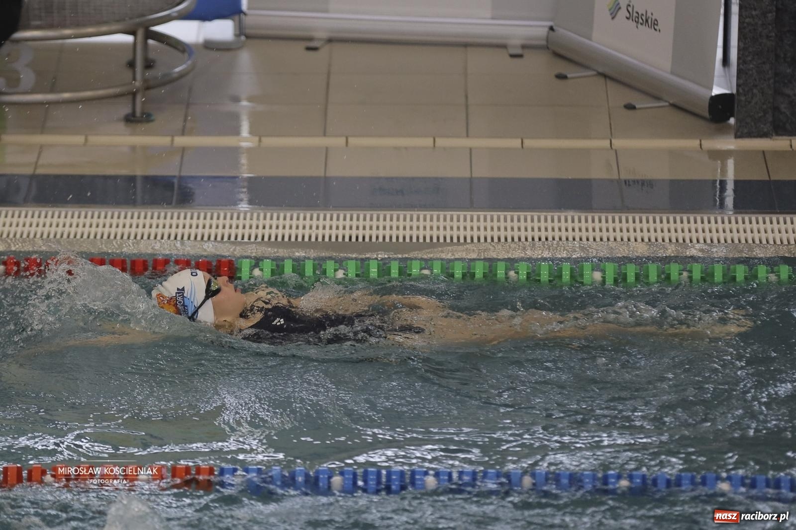Zdjęcie w galerii na portalu naszraciborz.pl: XII Mikołajkowe Zawody Pływackie i jarmark z ZSOMS [FOTO i WIDEO] wiadomości z regionu