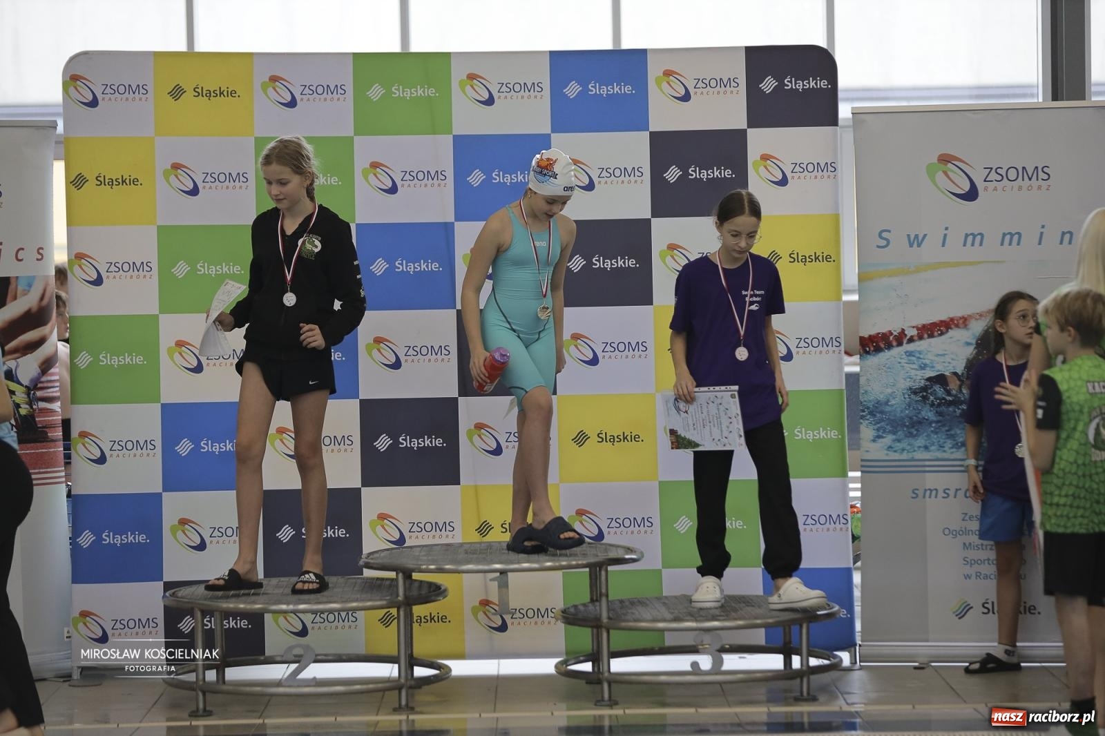 Zdjęcie w galerii na portalu naszraciborz.pl: XII Mikołajkowe Zawody Pływackie i jarmark z ZSOMS [FOTO i WIDEO] wiadomości z regionu