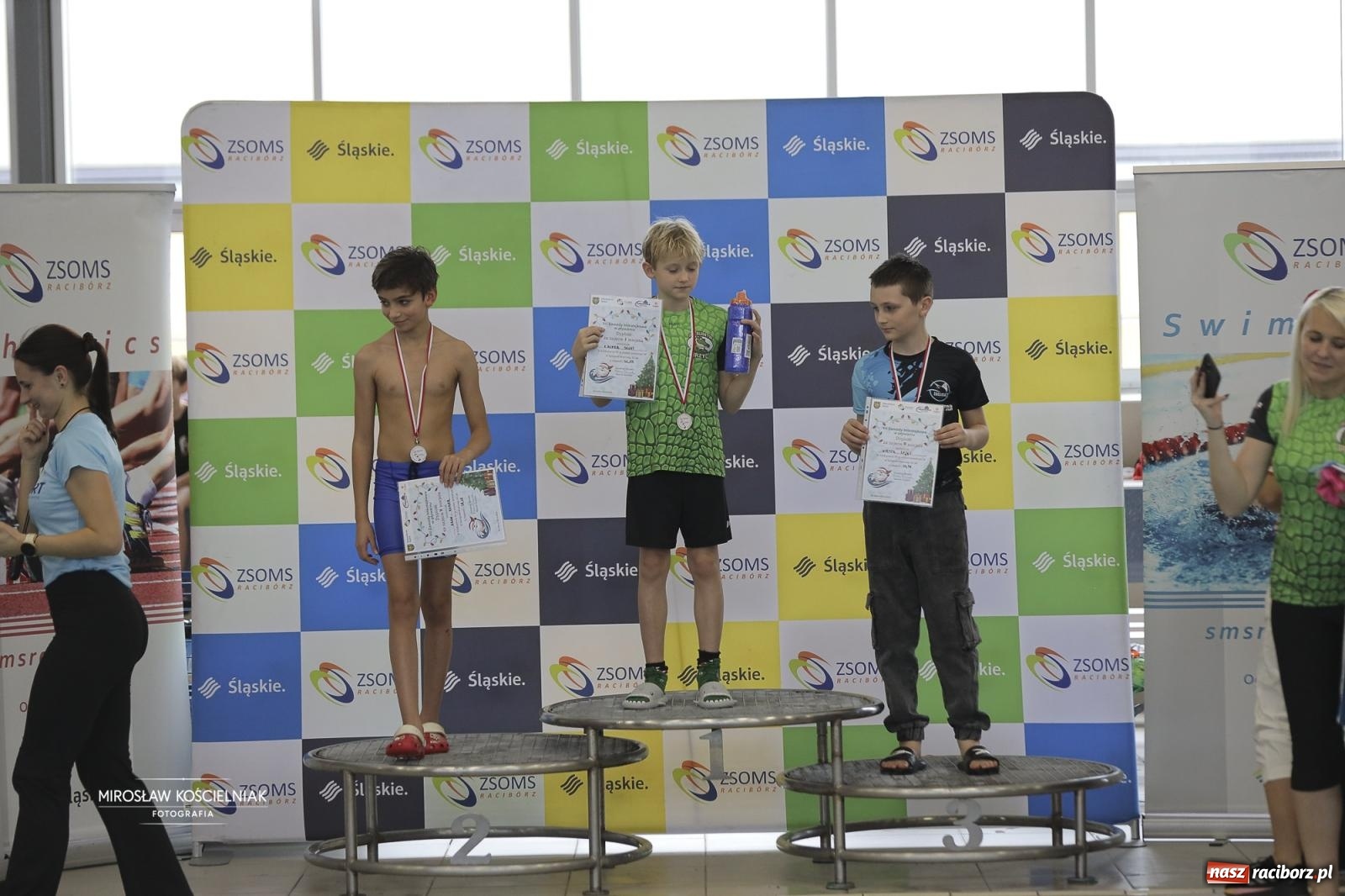 Zdjęcie w galerii na portalu naszraciborz.pl: XII Mikołajkowe Zawody Pływackie i jarmark z ZSOMS [FOTO i WIDEO] wiadomości z regionu