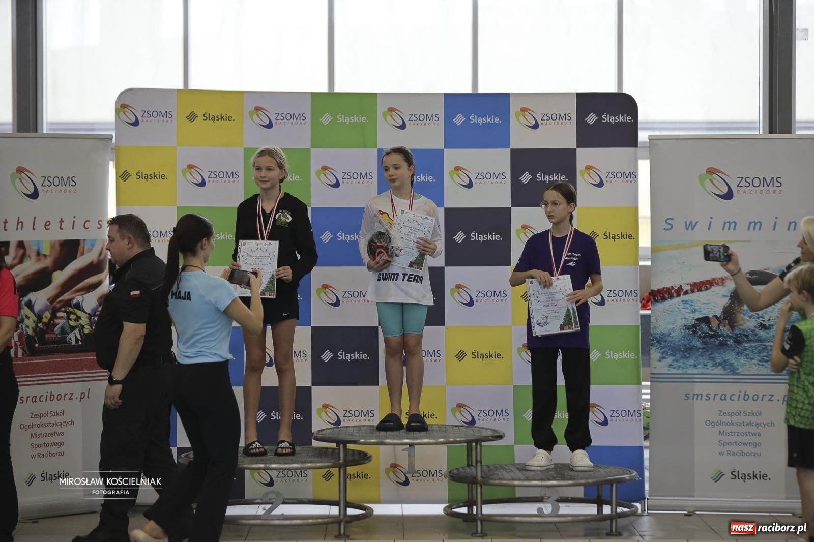 Zdjęcie w galerii na portalu naszraciborz.pl: XII Mikołajkowe Zawody Pływackie i jarmark z ZSOMS [FOTO i WIDEO] wiadomości z regionu