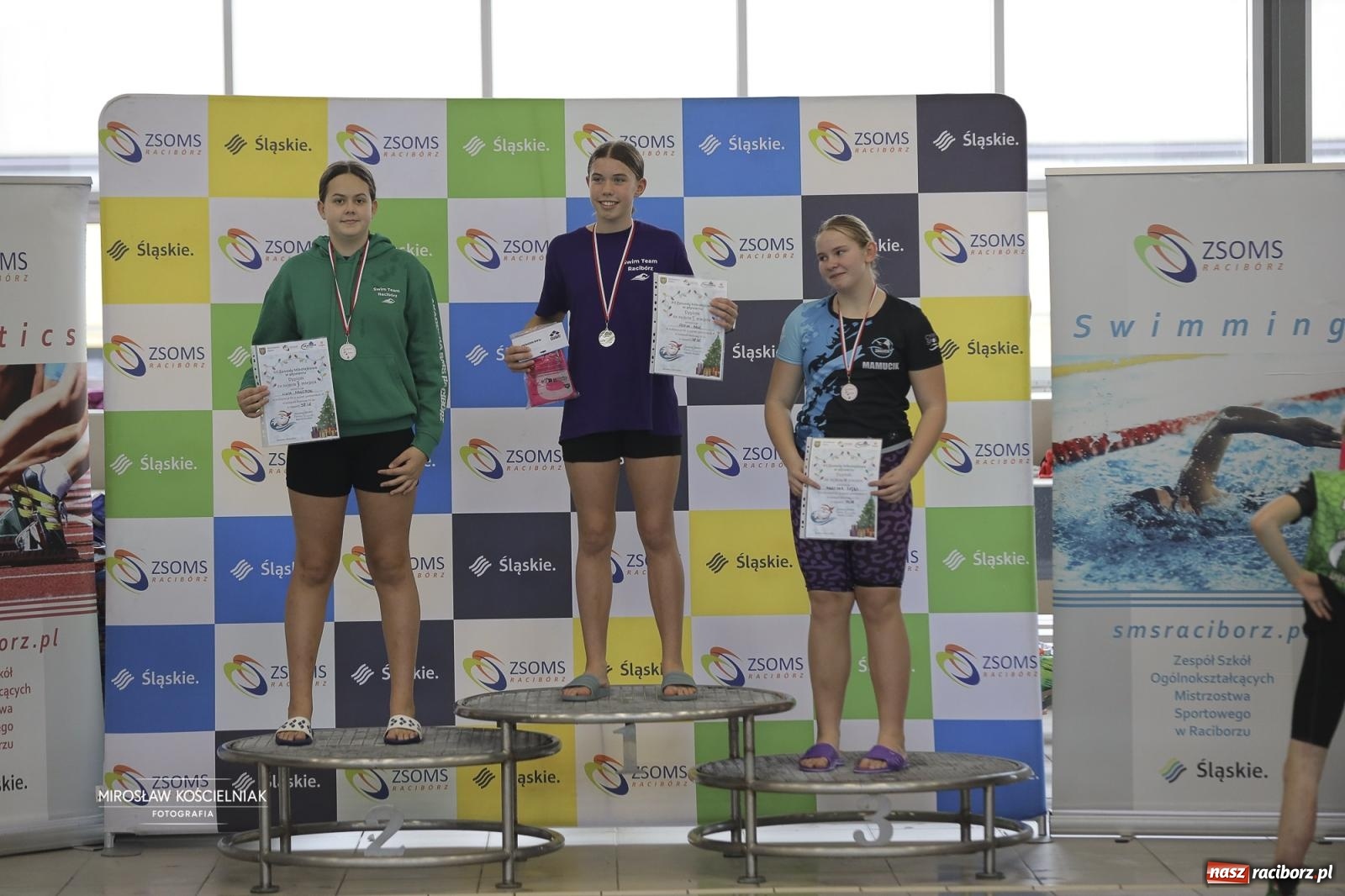 Zdjęcie w galerii na portalu naszraciborz.pl: XII Mikołajkowe Zawody Pływackie i jarmark z ZSOMS [FOTO i WIDEO] wiadomości z regionu