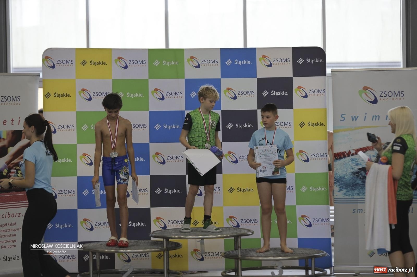 Zdjęcie w galerii na portalu naszraciborz.pl: XII Mikołajkowe Zawody Pływackie i jarmark z ZSOMS [FOTO i WIDEO] wiadomości z regionu