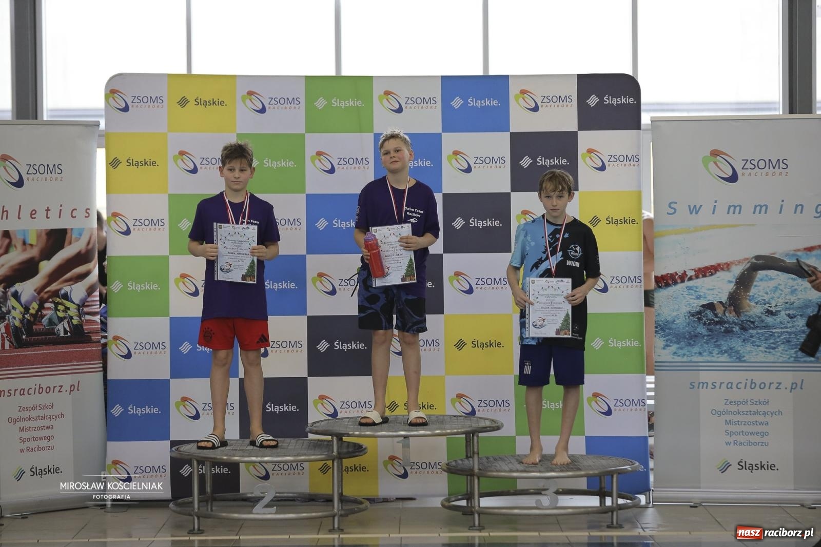 Zdjęcie w galerii na portalu naszraciborz.pl: XII Mikołajkowe Zawody Pływackie i jarmark z ZSOMS [FOTO i WIDEO] wiadomości z regionu