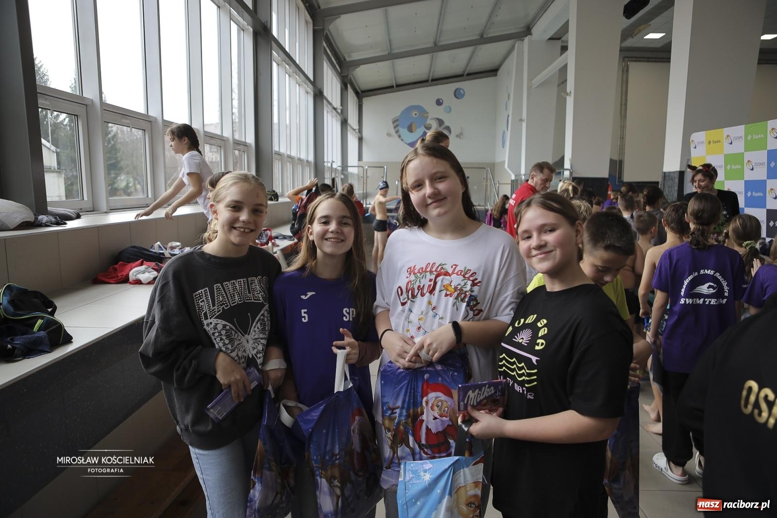 Zdjęcie w galerii na portalu naszraciborz.pl: XII Mikołajkowe Zawody Pływackie i jarmark z ZSOMS [FOTO i WIDEO] wiadomości z regionu