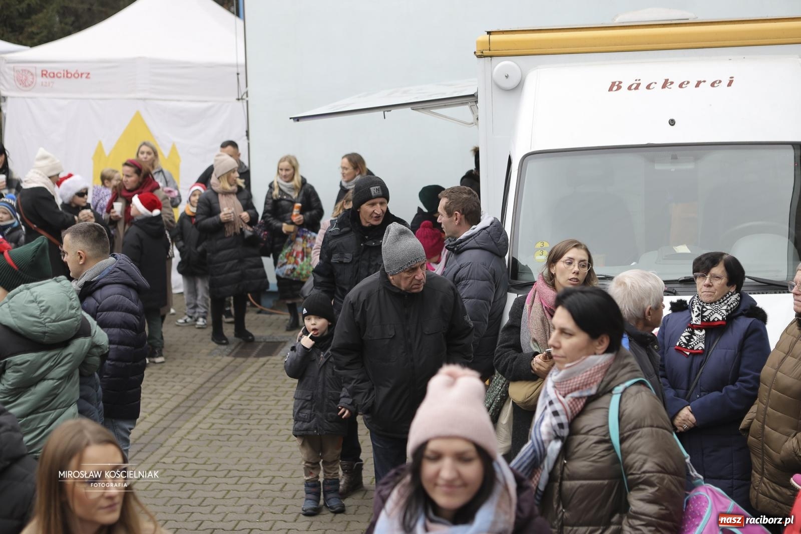 Zdjęcie w galerii na portalu naszraciborz.pl: XII Mikołajkowe Zawody Pływackie i jarmark z ZSOMS [FOTO i WIDEO] wiadomości z regionu