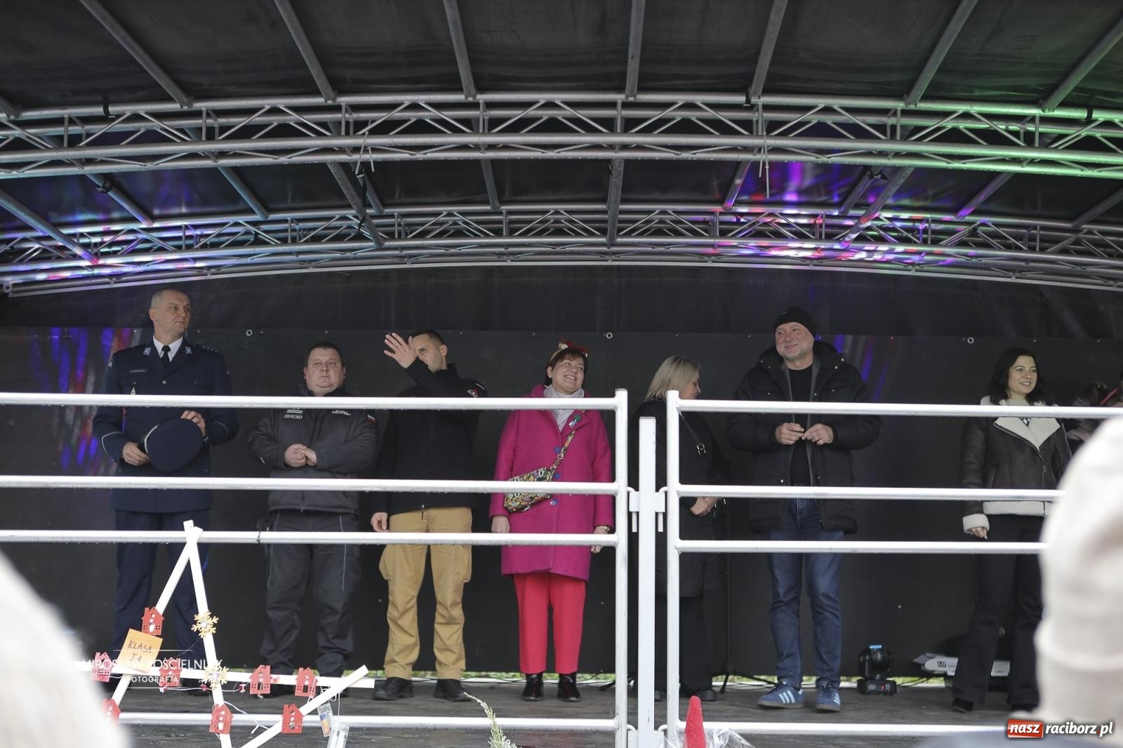 Zdjęcie w galerii na portalu naszraciborz.pl: XII Mikołajkowe Zawody Pływackie i jarmark z ZSOMS [FOTO i WIDEO] wiadomości z regionu