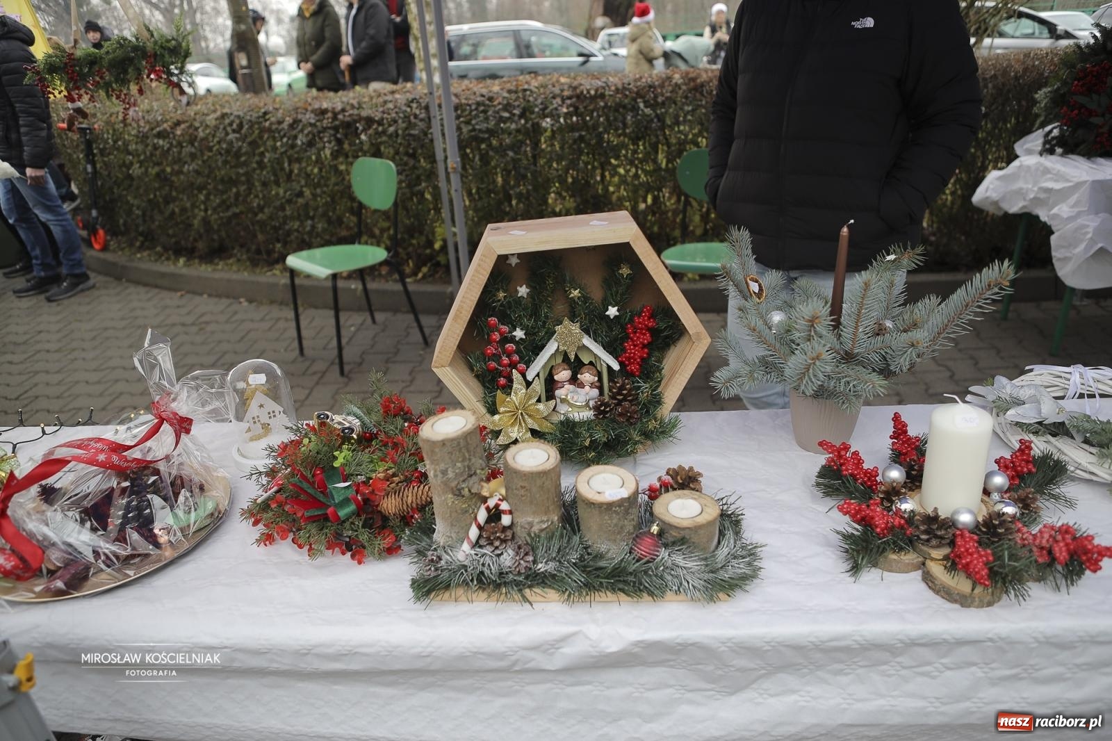 Zdjęcie w galerii na portalu naszraciborz.pl: XII Mikołajkowe Zawody Pływackie i jarmark z ZSOMS [FOTO i WIDEO] wiadomości z regionu