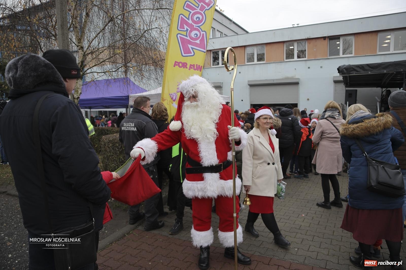 Zdjęcie w galerii na portalu naszraciborz.pl: XII Mikołajkowe Zawody Pływackie i jarmark z ZSOMS [FOTO i WIDEO] wiadomości z regionu