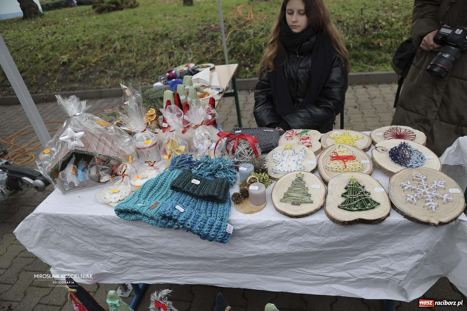 Zdjęcie w galerii na portalu naszraciborz.pl: XII Mikołajkowe Zawody Pływackie i jarmark z ZSOMS [FOTO i WIDEO] wiadomości z regionu