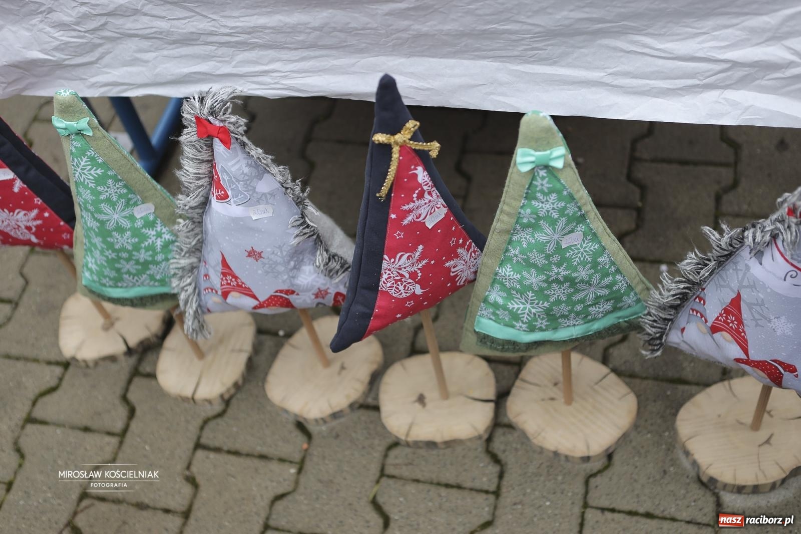 Zdjęcie w galerii na portalu naszraciborz.pl: XII Mikołajkowe Zawody Pływackie i jarmark z ZSOMS [FOTO i WIDEO] wiadomości z regionu
