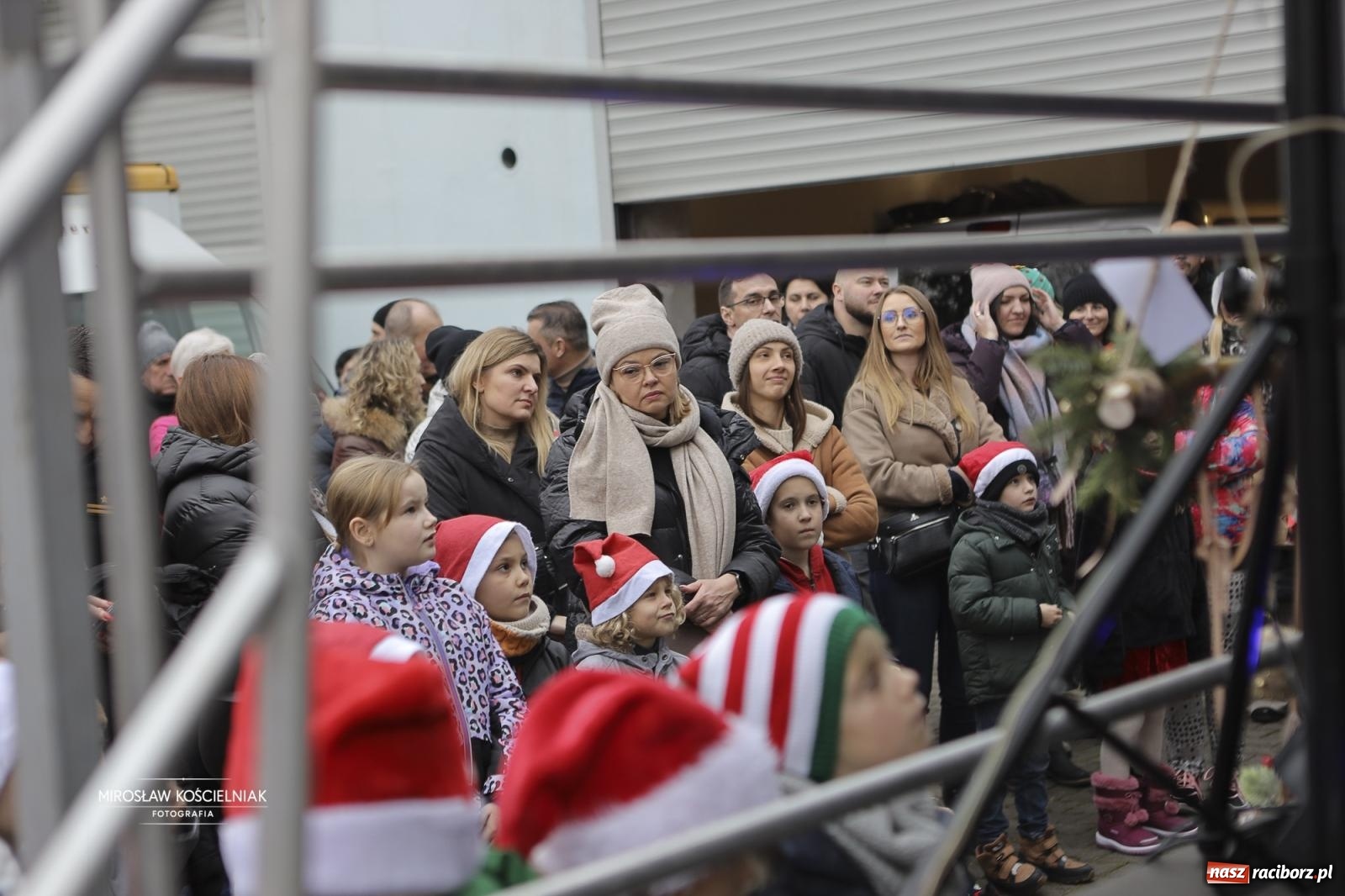 Zdjęcie w galerii na portalu naszraciborz.pl: XII Mikołajkowe Zawody Pływackie i jarmark z ZSOMS [FOTO i WIDEO] wiadomości z regionu