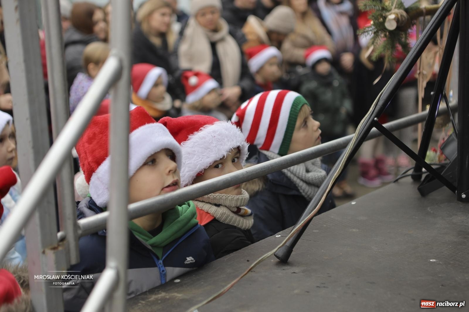 Zdjęcie w galerii na portalu naszraciborz.pl: XII Mikołajkowe Zawody Pływackie i jarmark z ZSOMS [FOTO i WIDEO] wiadomości z regionu