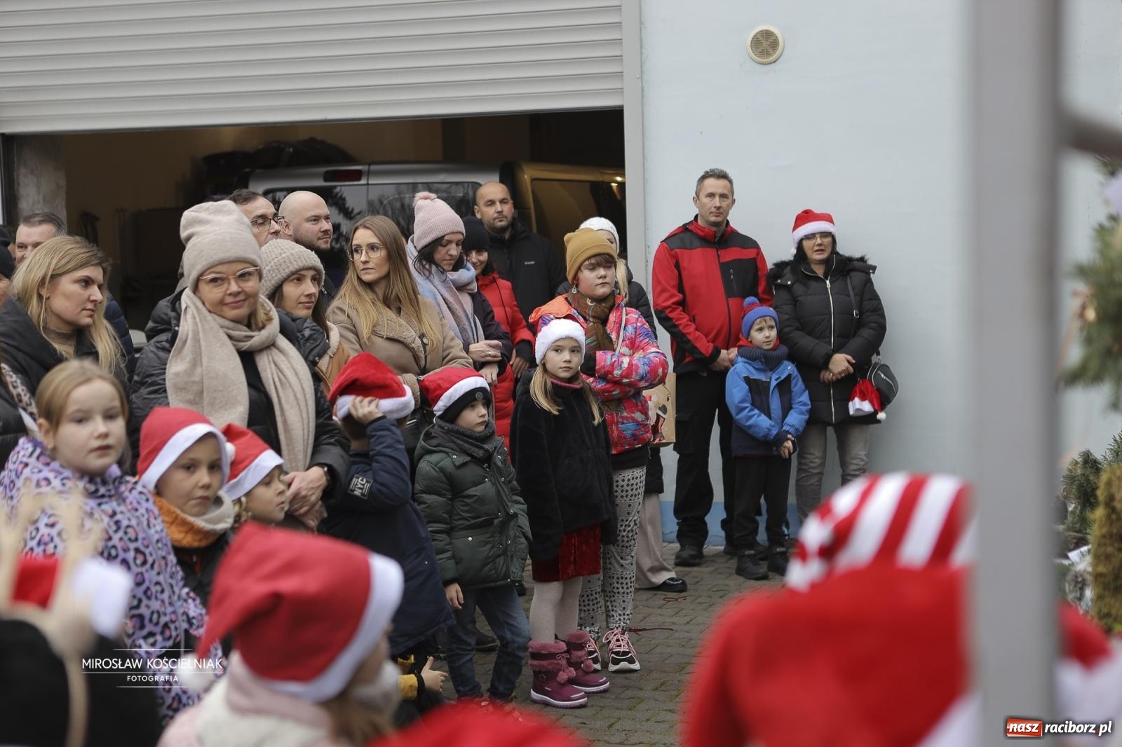 Zdjęcie w galerii na portalu naszraciborz.pl: XII Mikołajkowe Zawody Pływackie i jarmark z ZSOMS [FOTO i WIDEO] wiadomości z regionu