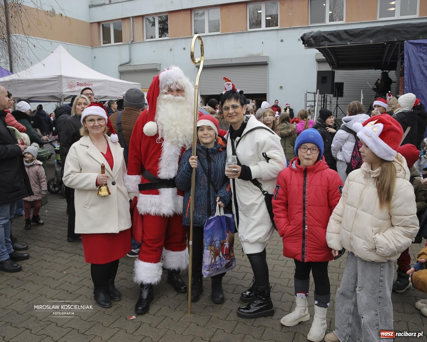 Zdjęcie w galerii na portalu naszraciborz.pl: XII Mikołajkowe Zawody Pływackie i jarmark z ZSOMS [FOTO i WIDEO] wiadomości z regionu