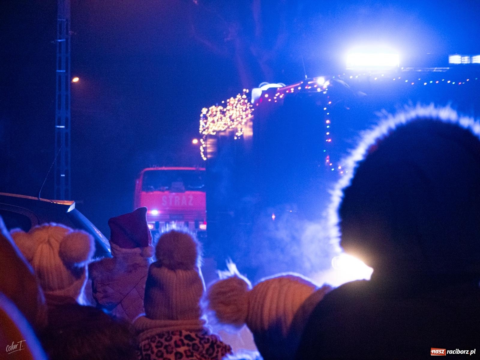 Zdjęcie w galerii na portalu naszraciborz.pl: Święty Mikołaj przyjechał do Nędzy wozem strażackim wiadomości z regionu