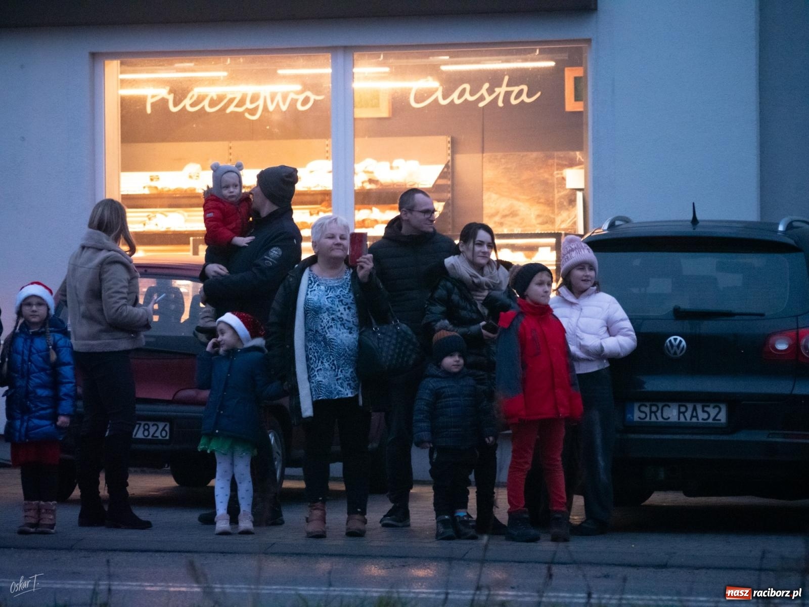 Zdjęcie w galerii na portalu naszraciborz.pl: Święty Mikołaj przyjechał do Nędzy wozem strażackim wiadomości z regionu