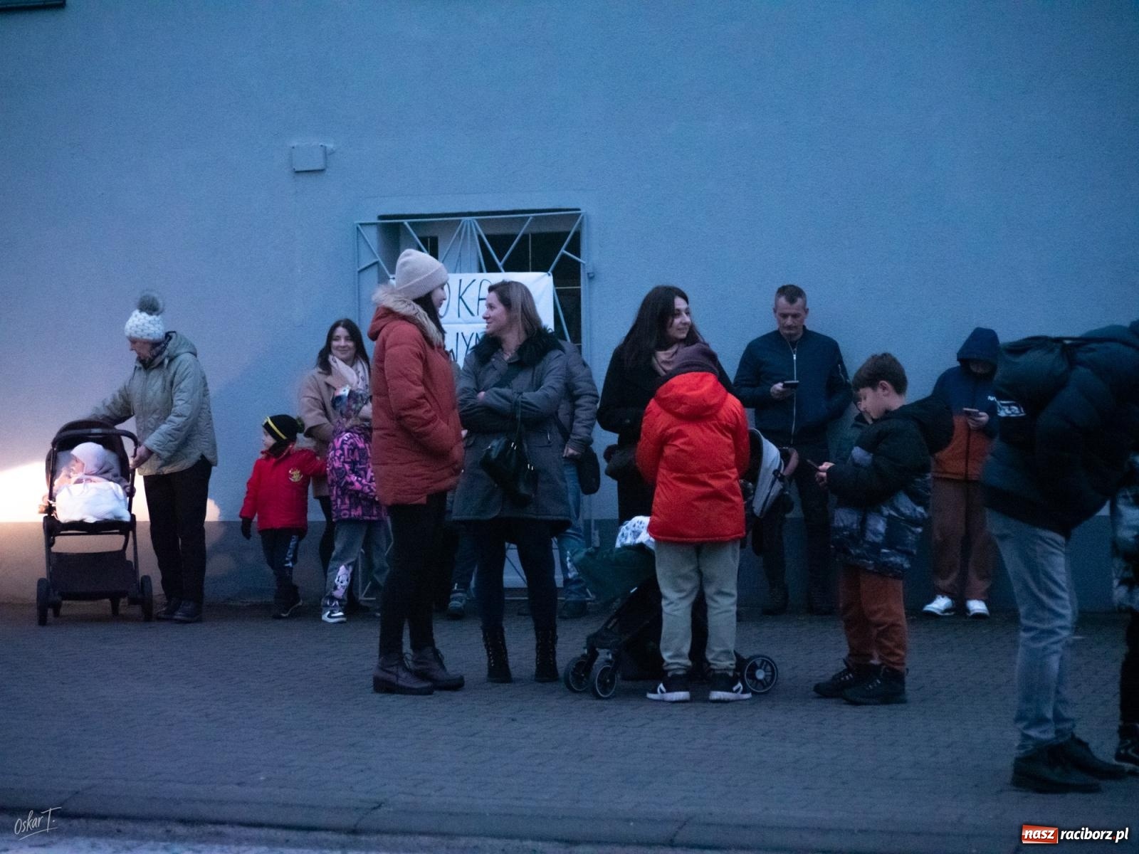 Zdjęcie w galerii na portalu naszraciborz.pl: Święty Mikołaj przyjechał do Nędzy wozem strażackim wiadomości z regionu