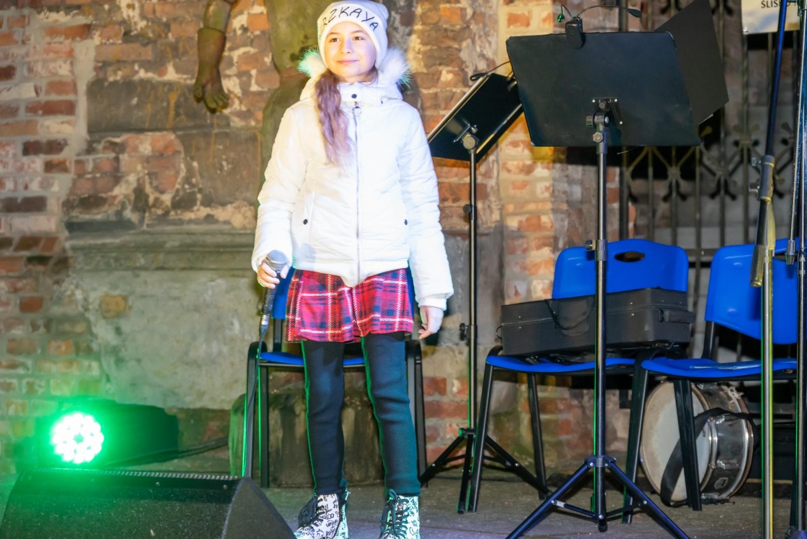 Zdjęcie w galerii na portalu naszraciborz.pl: Kiermasz Bożonarodzeniowy w baśniowej scenerii tworkowskiego zamku z rekordową frekwencją wiadomości z regionu