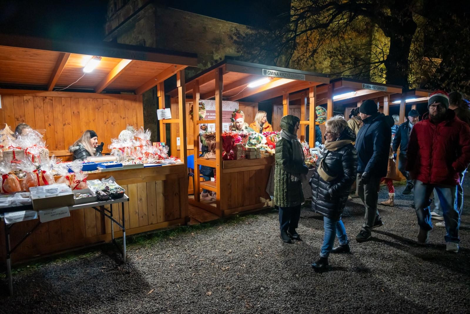 Zdjęcie w galerii na portalu naszraciborz.pl: Kiermasz Bożonarodzeniowy w baśniowej scenerii tworkowskiego zamku z rekordową frekwencją wiadomości z regionu