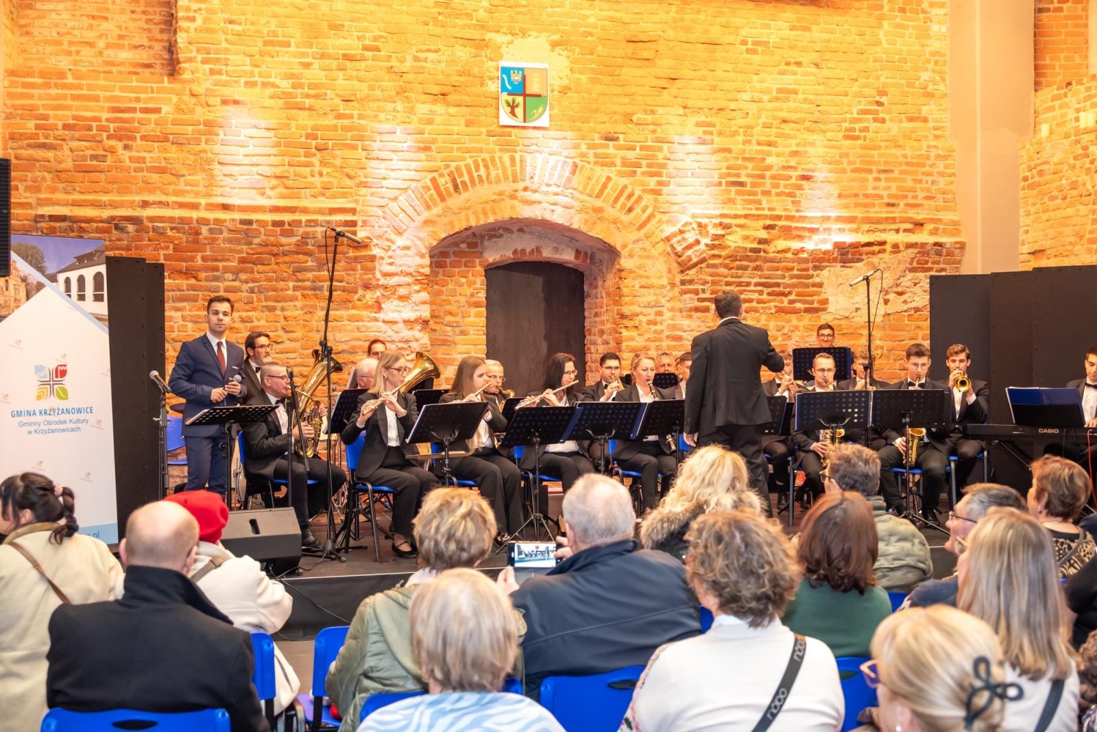 Zdjęcie w galerii na portalu naszraciborz.pl: Kiermasz Bożonarodzeniowy w baśniowej scenerii tworkowskiego zamku z rekordową frekwencją wiadomości z regionu