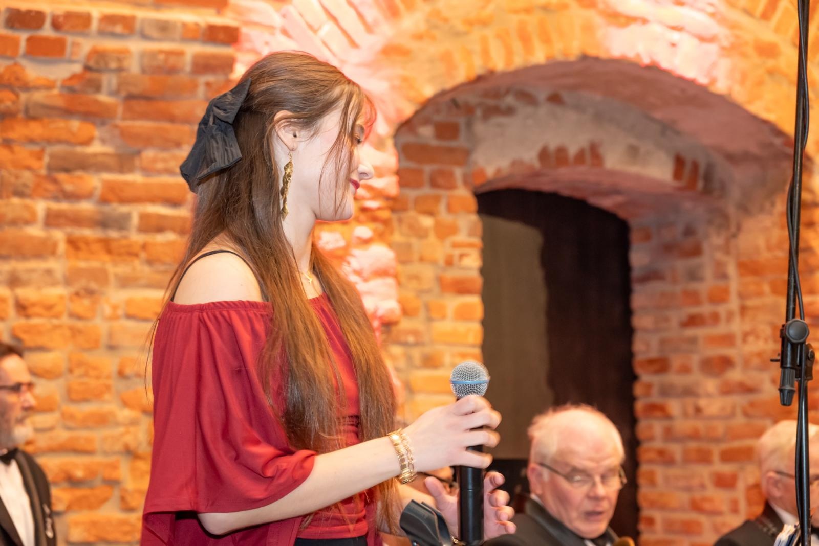 Zdjęcie w galerii na portalu naszraciborz.pl: Kiermasz Bożonarodzeniowy w baśniowej scenerii tworkowskiego zamku z rekordową frekwencją wiadomości z regionu