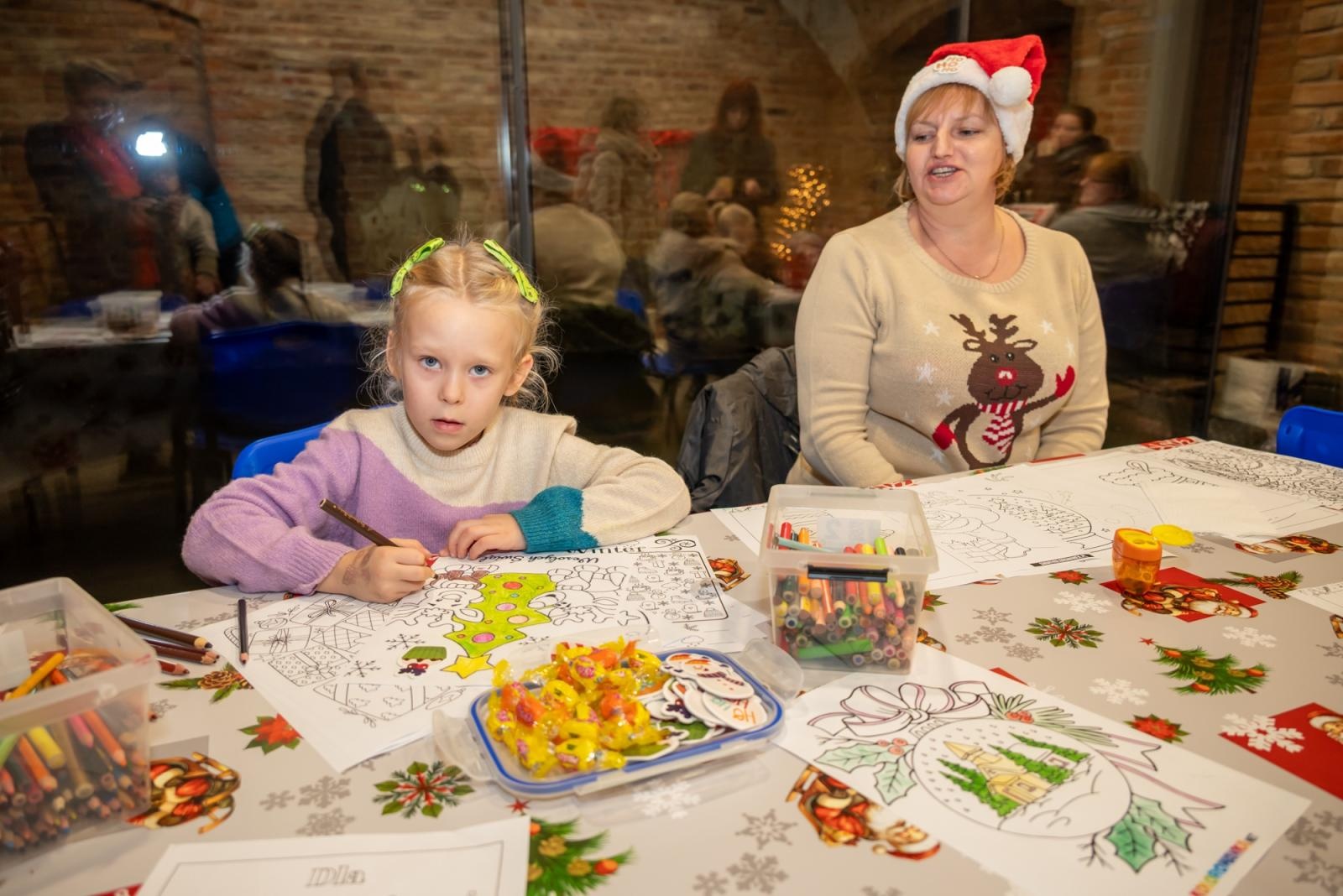 Zdjęcie w galerii na portalu naszraciborz.pl: Kiermasz Bożonarodzeniowy w baśniowej scenerii tworkowskiego zamku z rekordową frekwencją wiadomości z regionu