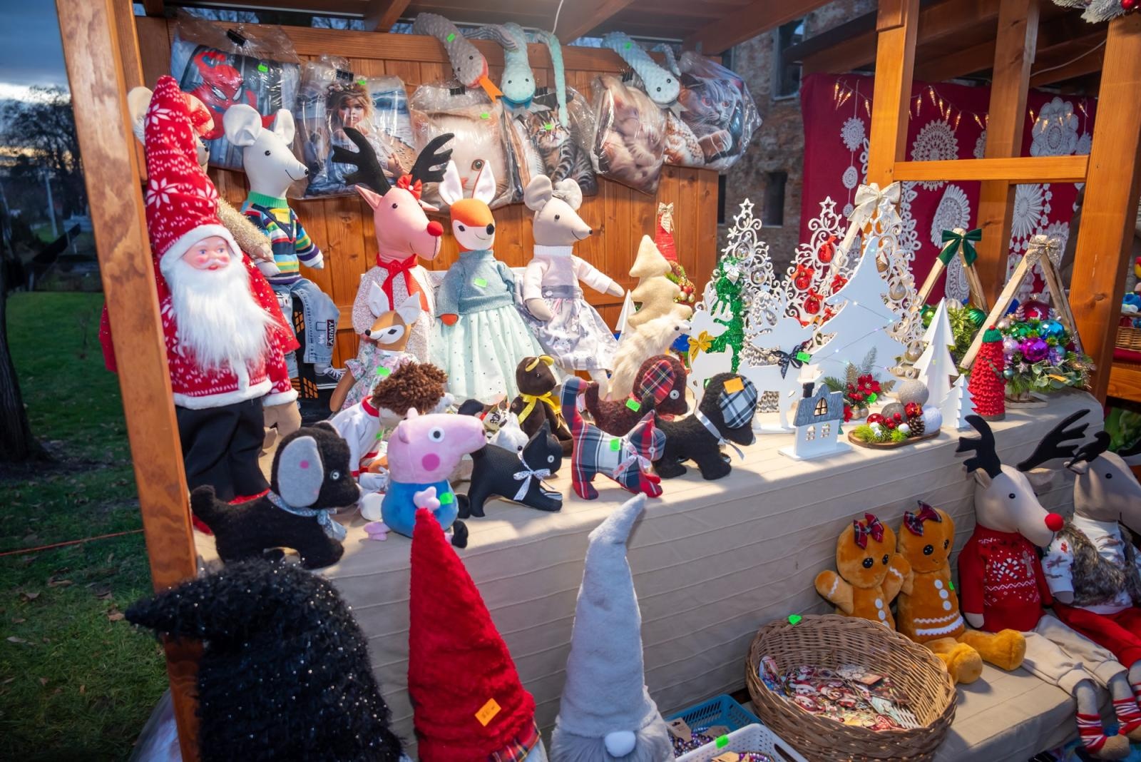 Zdjęcie w galerii na portalu naszraciborz.pl: Kiermasz Bożonarodzeniowy w baśniowej scenerii tworkowskiego zamku z rekordową frekwencją wiadomości z regionu