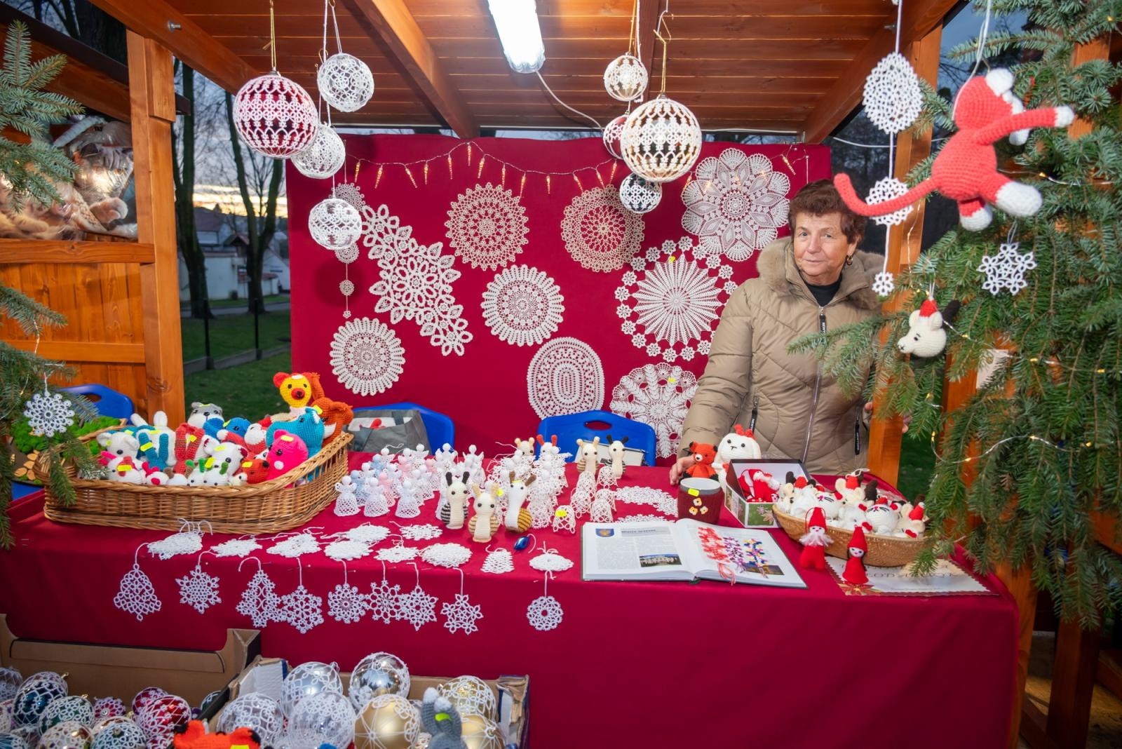 Zdjęcie w galerii na portalu naszraciborz.pl: Kiermasz Bożonarodzeniowy w baśniowej scenerii tworkowskiego zamku z rekordową frekwencją wiadomości z regionu